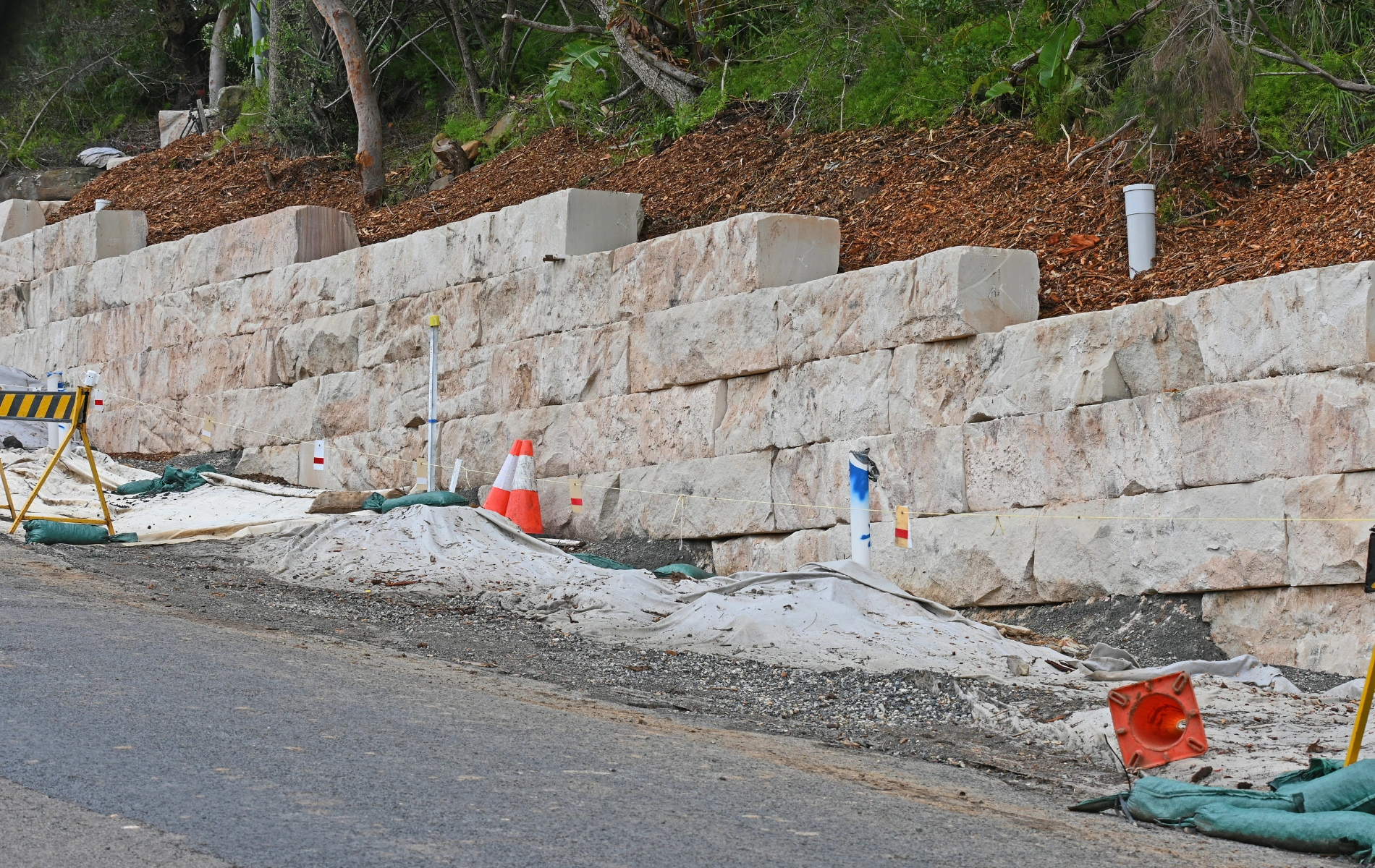 Retaining wall built with brick blocks